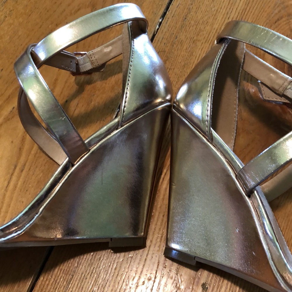 Gold strappy heels - Picture 3 of 10